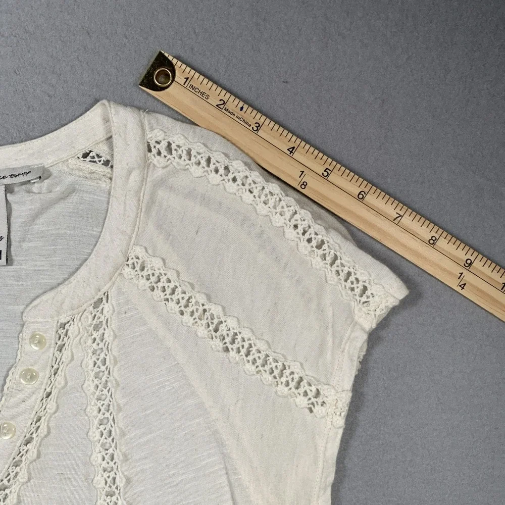 American Rag Oatmeal Crochet Trim Button Front Top Blouse' Ladies Medium - Picture 6 of 7